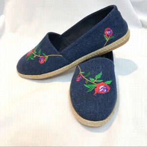 Denim Slip On Flat Shoes With Floral Embroidery 💚